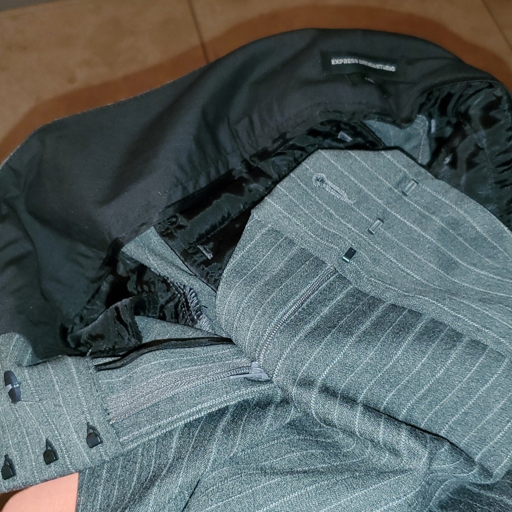 Nwot Express Design Studio Gray Pinstriped Slacks - image 4